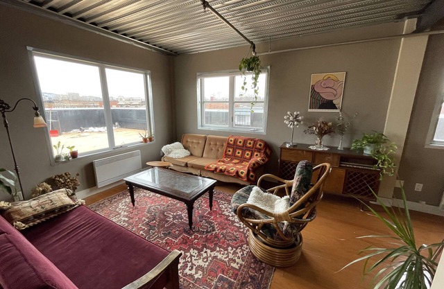 Bright and cozy 2-level penthouse loft with private terrace
