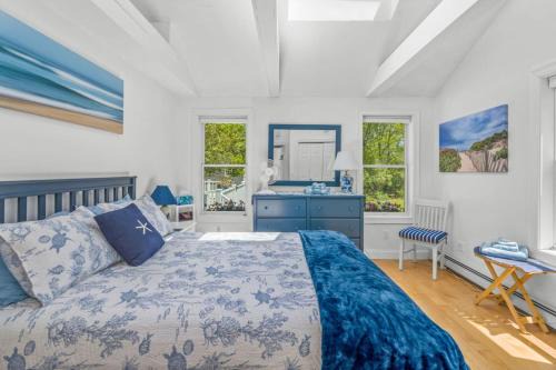 Bright and Cozy with Patio Grill and near the Beach and Golf