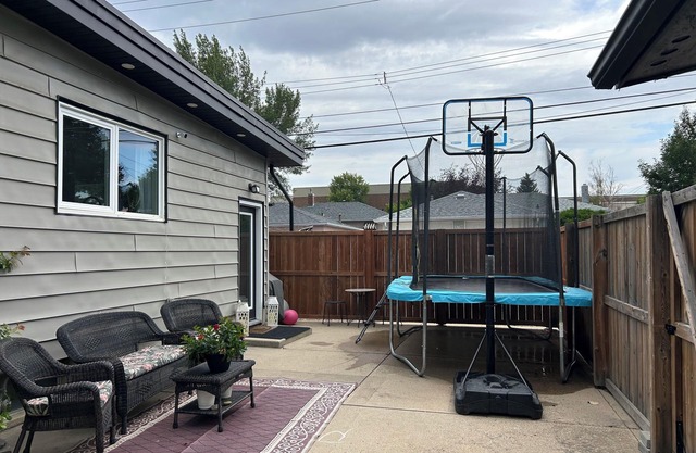 Bright and modern 4 bedroom home. Centrally located in the heart of the South.