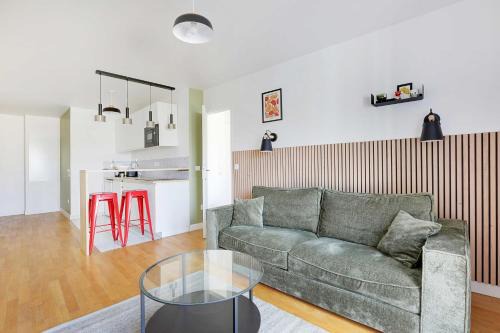 Bright and modern apt 1BD for 4P at Puteaux La Defense