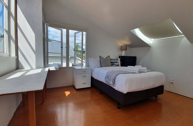 Bright and Modern Oasis in Kingsland
