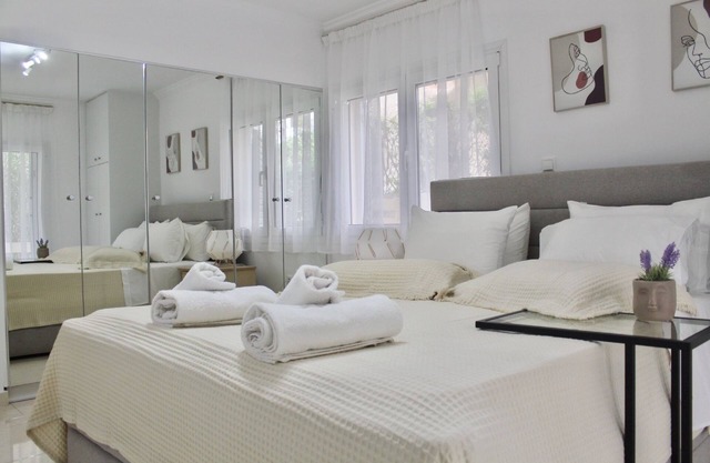 Varkiza Luxury Apartment family sized near airport and varkiza resort beach