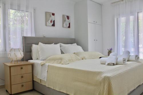 Bright and Peaceful Apartment near Varkiza beach