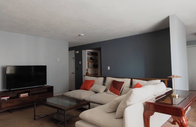 Ski, Work, or Relax- Apt at the Base of the Wasatch Mountains