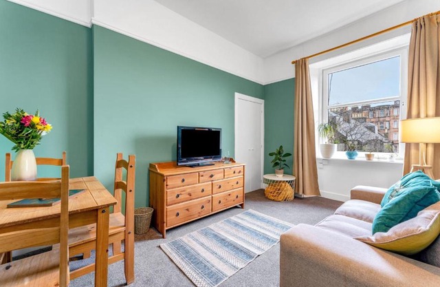 Bright and Quiet Edinburgh Home