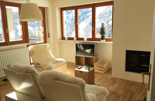 Apartamento amplio y luminoso con hermosa vista y amplio balcón.