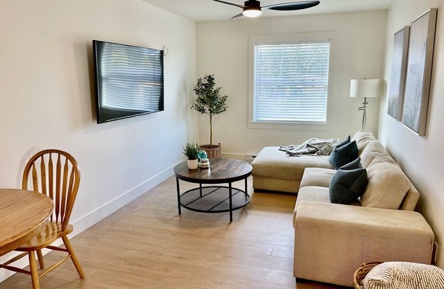 Bright and spacious Cowichan Bay suite