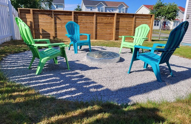 Bright and spacious home located minutes to downtown & Galway shopping district.