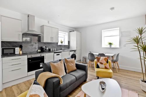 Bright and Spacious 2 Bed Apartment in Saltash