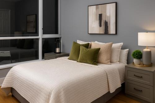 Bright and Spacious 2BR in Vancouvers Prestigious Coal Harbour