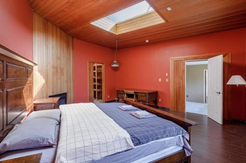 Bright and spacious bedroom with private bathroom