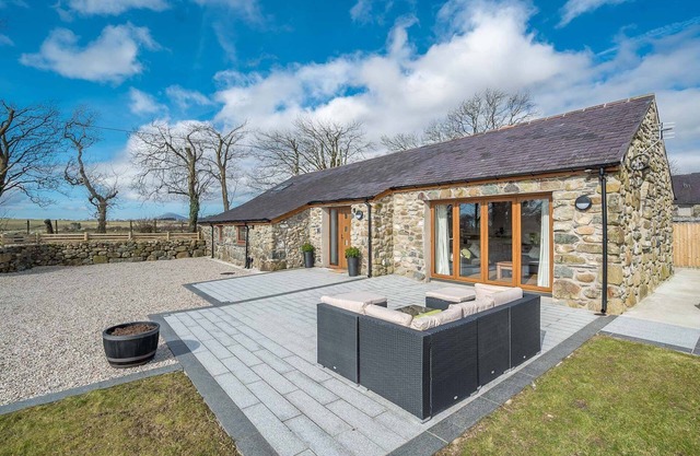 Bright and Spacious Holiday Cottage in Rural Setting | Hafod-Llecheiddior