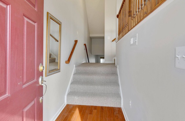 Bright and Spacious Townhome, Great for Families & Professionals