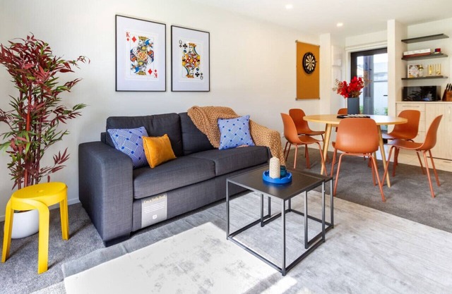 Bright and Stylish 2BR Near Addington Park