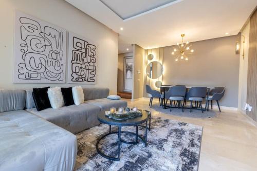 Bright and stylish 2BR apartment with View