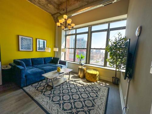 Bright and Stylish 2BR Suite on Michigan Ave Near Grant Park, Museum Campus and Lakefront