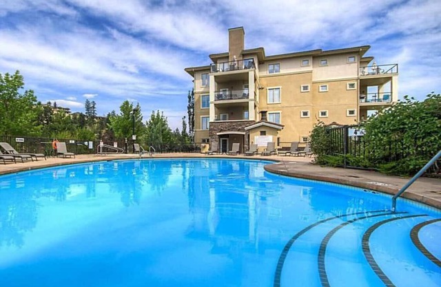 Bright and Updated Condo at Popular Resort #1513