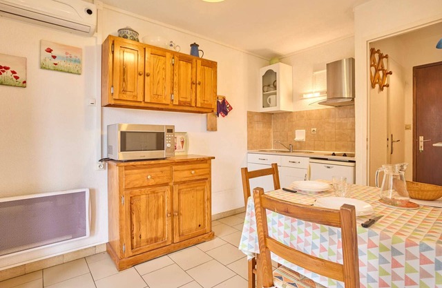 Apartamento luminoso con terraza y aire acondicionado, incluye parking