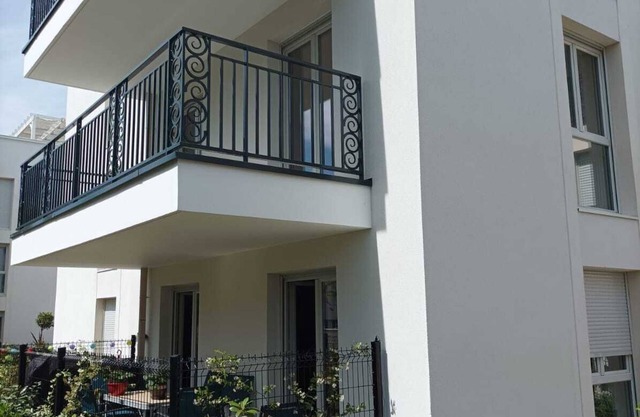 Bright apartment near Paris, terrace, parking