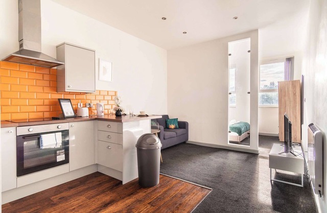 Bright 1 Bed Apartment in Central Blackburn
