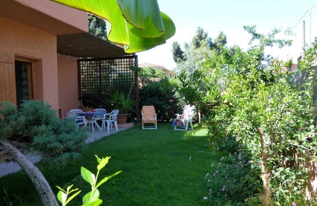 CERDEÑA DEL SUR-casa de vacaciones a 250 m del mar con jardín privado