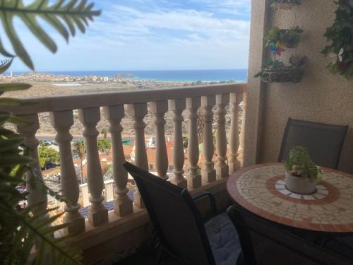 Bright apartment with private terrace and sea views