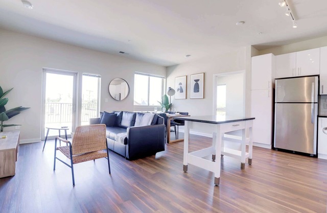Chic & Spacious Alexandria Stay