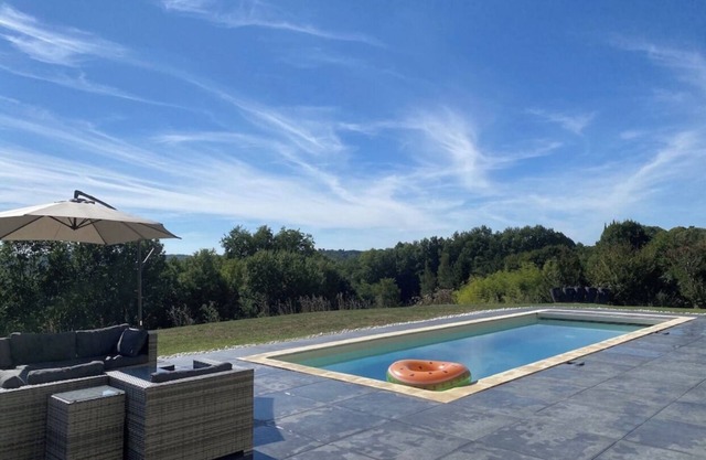 Amplia y luminosa casa con piscina climatizada, cerca de las cuevas de Lascaux wifi gratuito
