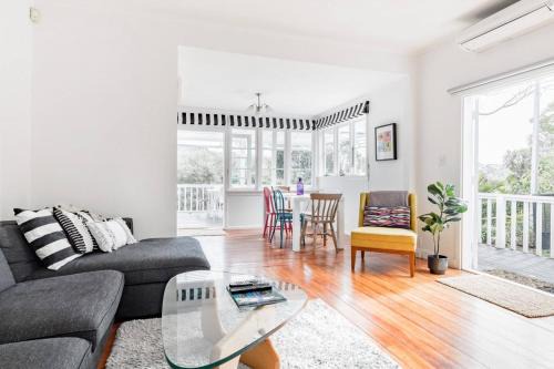 Bright Beachside Cottage