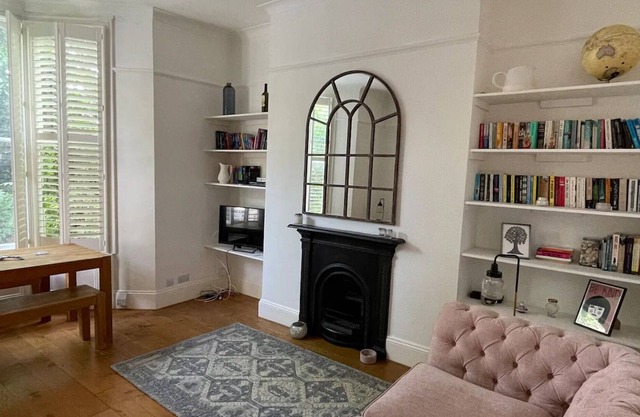 Bright & Beautiful 1BD Flat - South Wimbledon