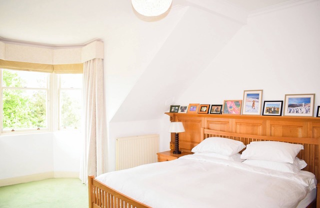 Traditional 3 Bedroom Home In Murrayfield