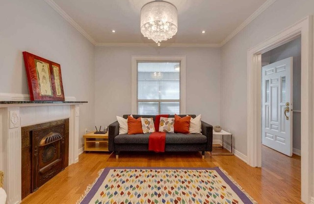 Bright, beautiful & spacious smoke/pet free home