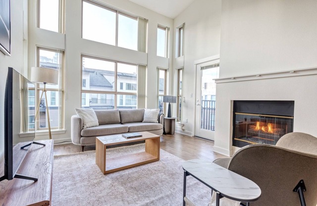 Bright Bellevue 1BR w/ Courtyard & W/D, close to shopping, by Blueground