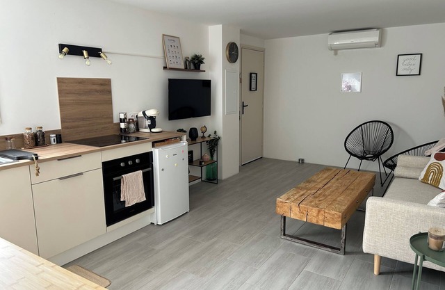 Bright, brand-new apartment close to the town center.