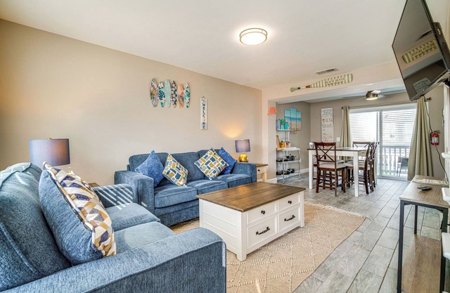 Bright Brigantine Townhome: Steps to Beach Access!