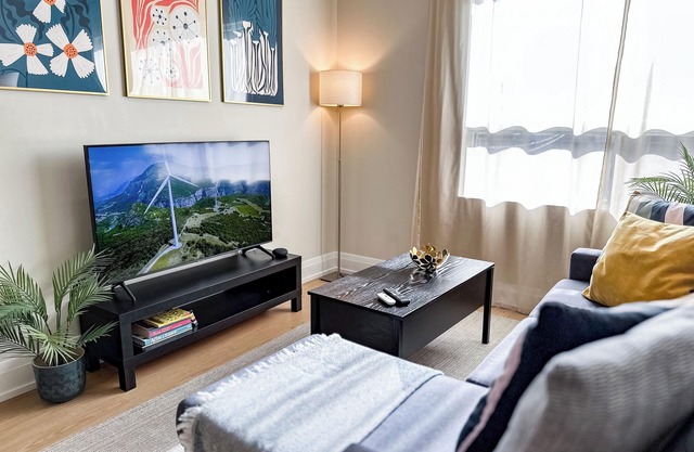 Bright & Charming Central Leslieville Home with Easy Transit!