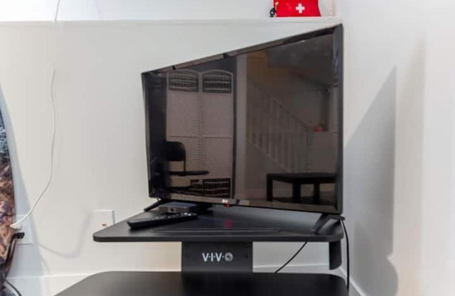 Bright & Chic 3-Bed Unit for Family or Business by UofA, Whyte Ave, Downtown in Edmonton