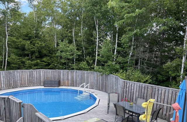 Bright, clean, spacious unit in the upper level of executive home