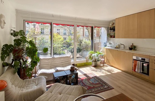 Bright cocoon with terrace near Belleville