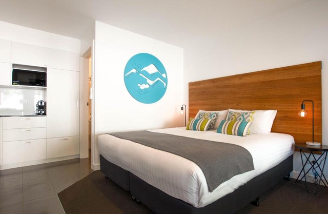 Bright Colonial Motel