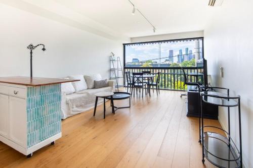 Bright & Comfortable 1BR in West Melbourne