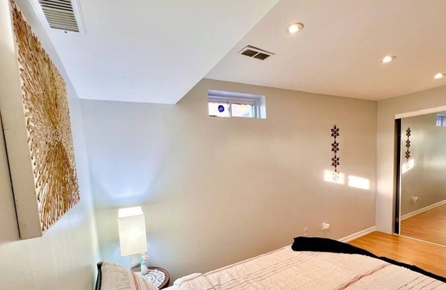 Bright & comfy basement