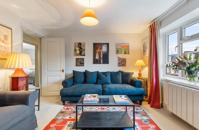 Bright & Cosy Gem ~ Battersea Park View ~ King Bed