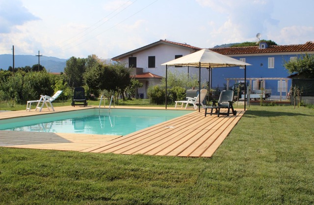 Villa de campo luminosa, con terraza, terraza y amplio jardín.