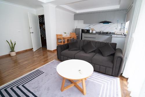 Bright & Cozy 2BHK, Peaceful Stay Close To Thamel