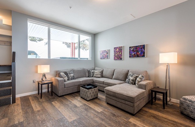 Bright & Cozy 3-Bedroom Townhome w/ Ski-In/Ski-Out & Stunning Views