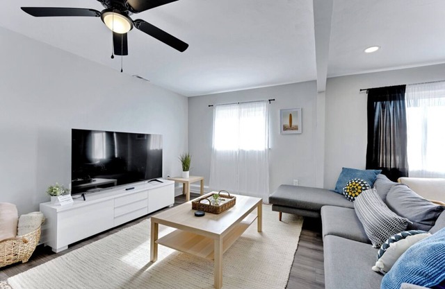 3 BR Virginia Beach Excellent Location + Long Stay Discounts! 30+ Day Stay!