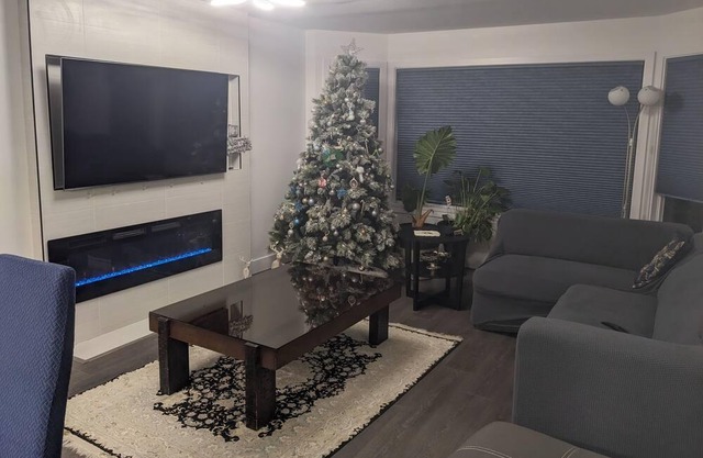 Bright Cozy House in the Middle of Everything! - Pitt Meadows