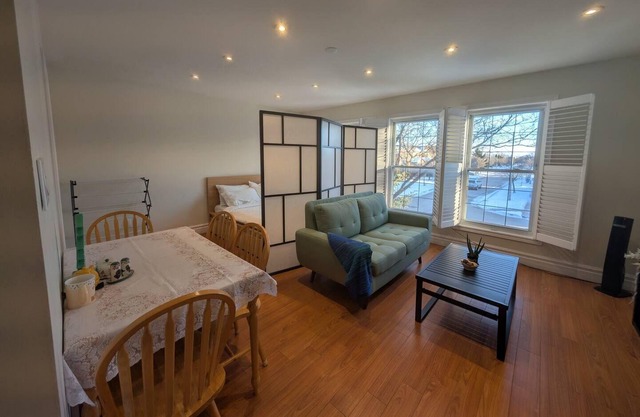 Bright & Cozy Studio w/ Private Entrance & Parking