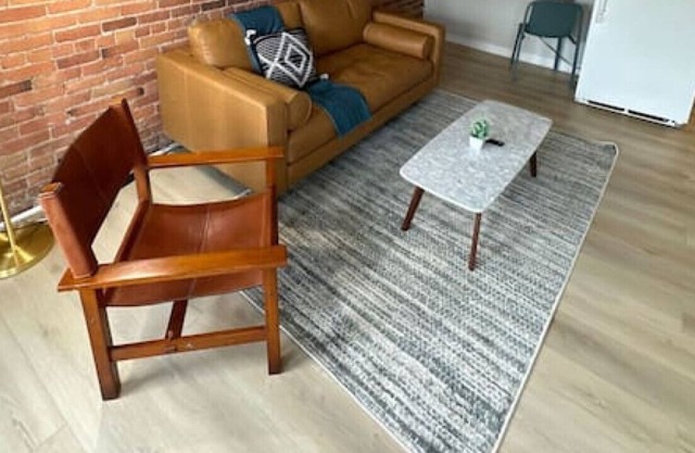 Bright & Cozy Studio Apartment